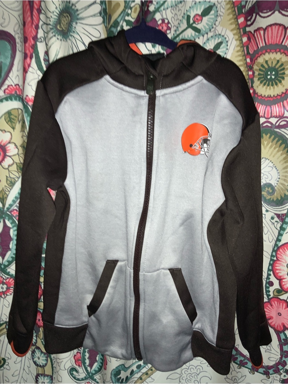 Cleveland youth Zip Up Hooded jacket (MED 5/6) NFL